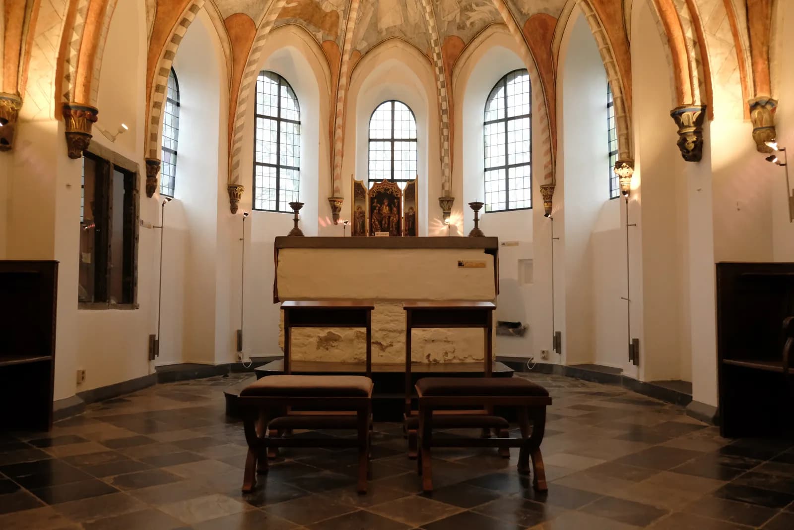 Altaargeheimen van het Salviuskerkje Onthuld